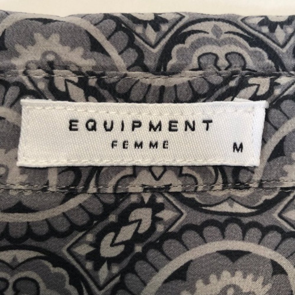 EQUIPMENT Signature Slim 100% Silk Gray Medallion - Picture 5 of 10